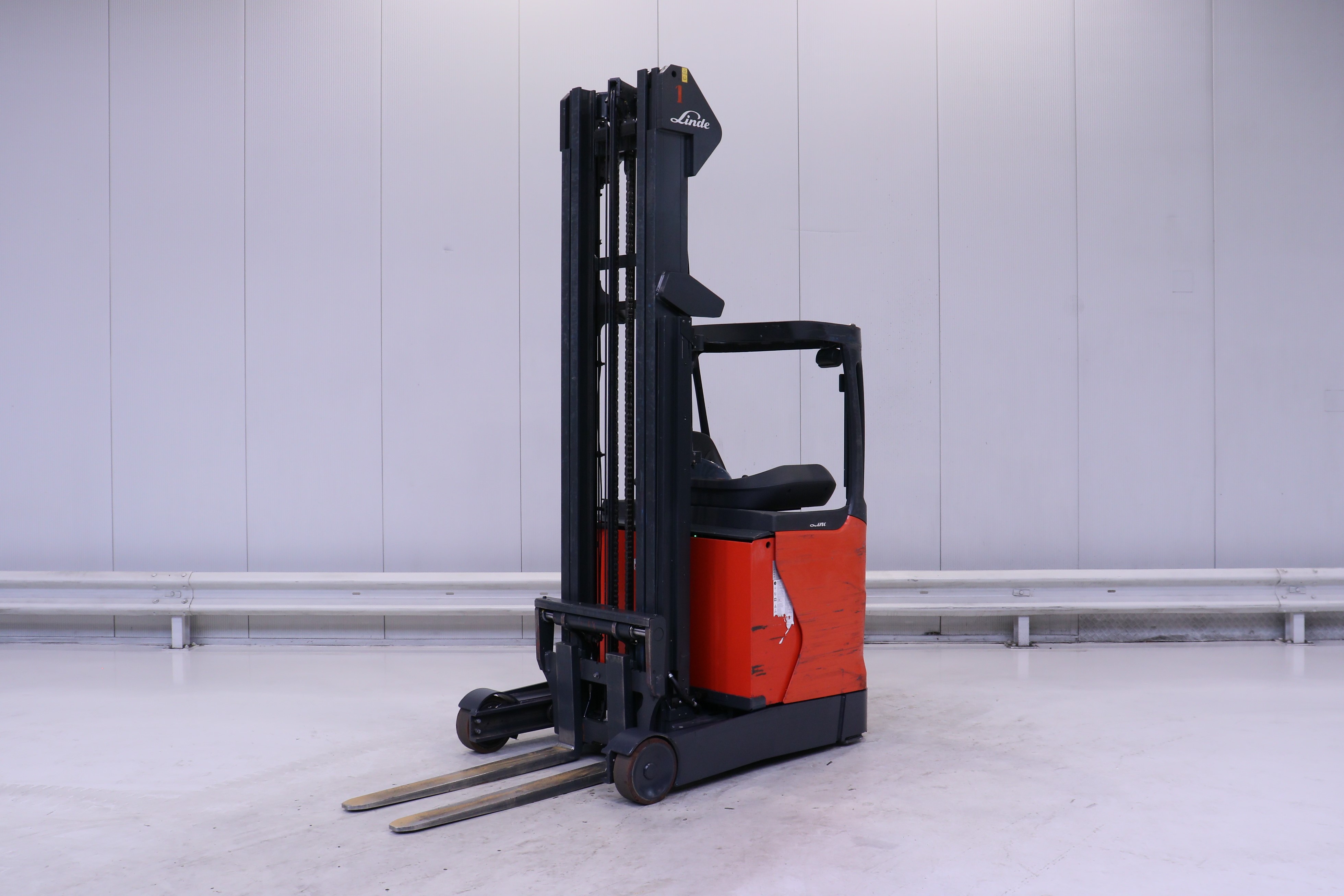 162182 Linde R-14-01 (1120)