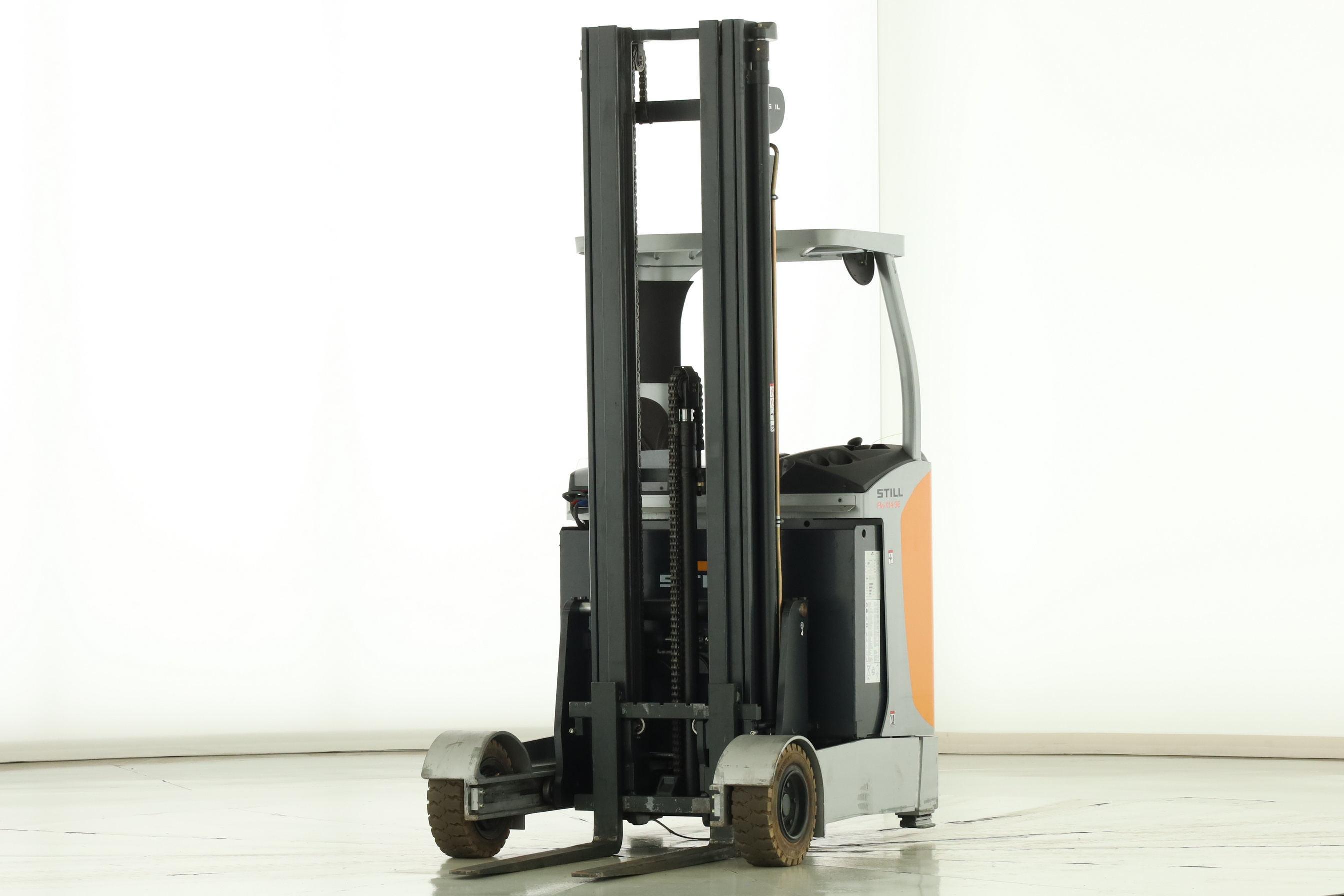 169428 Still FMX-14-SE