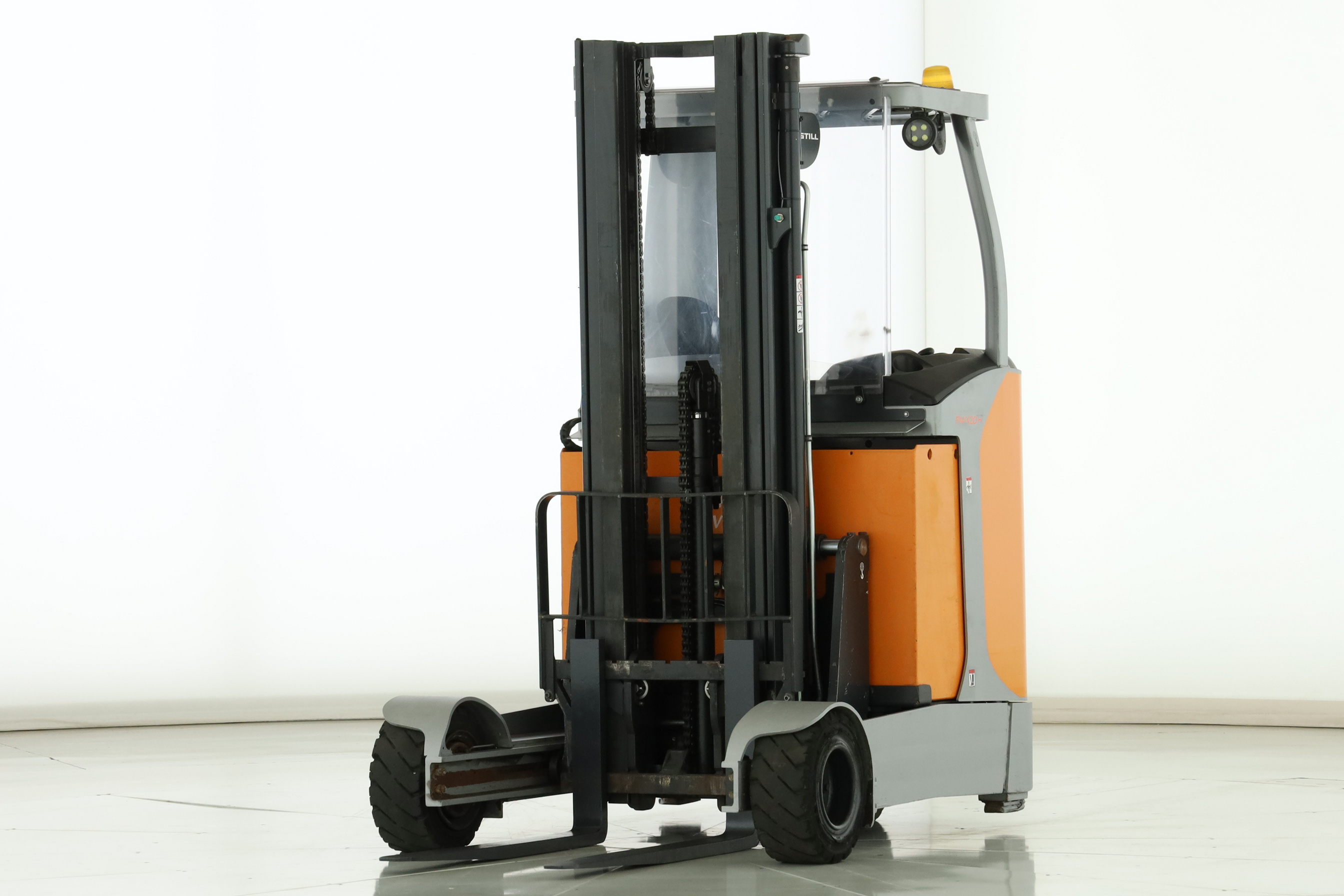 172541 Still FM-X-20-SE