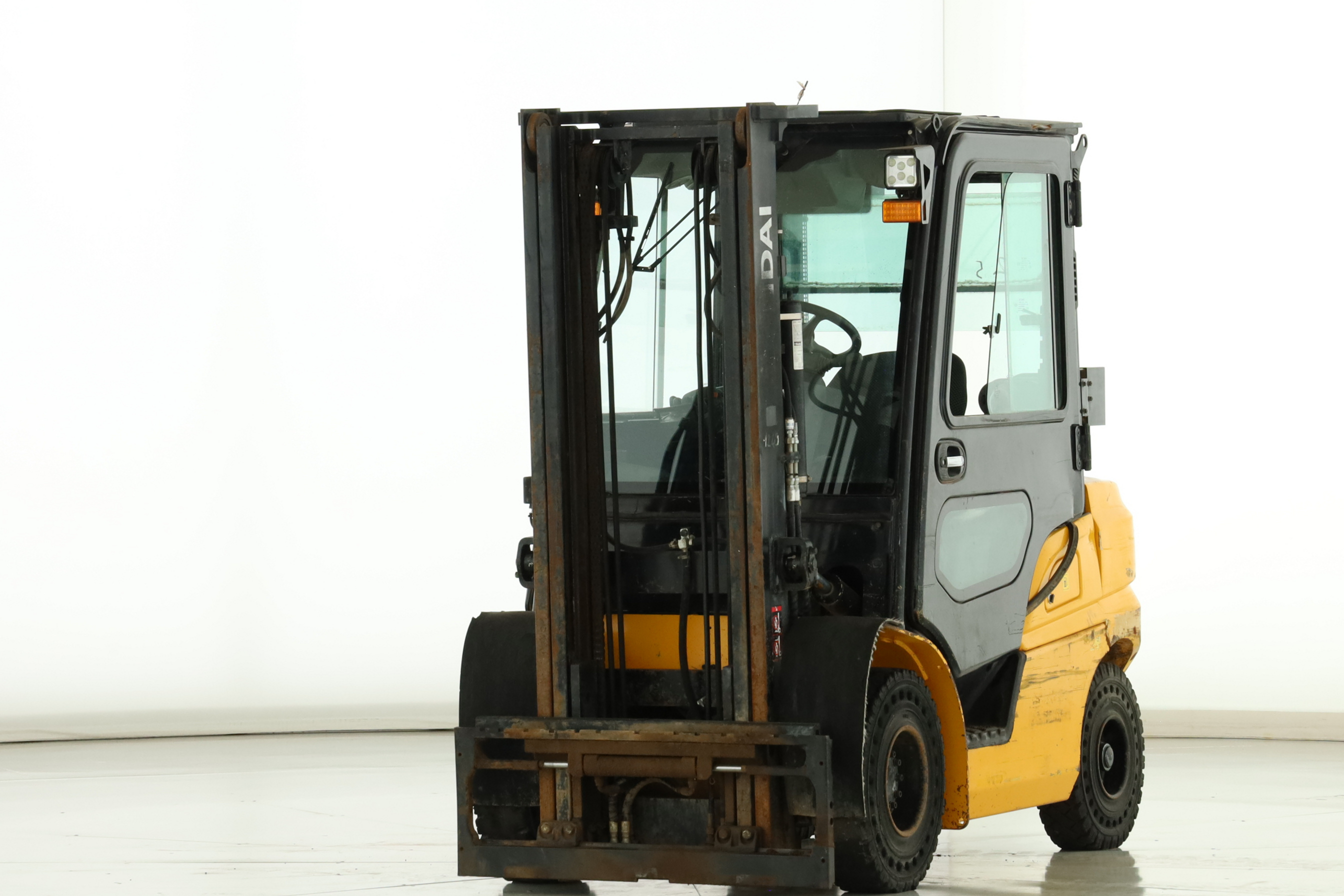 174382 Hyundai 25-D-9