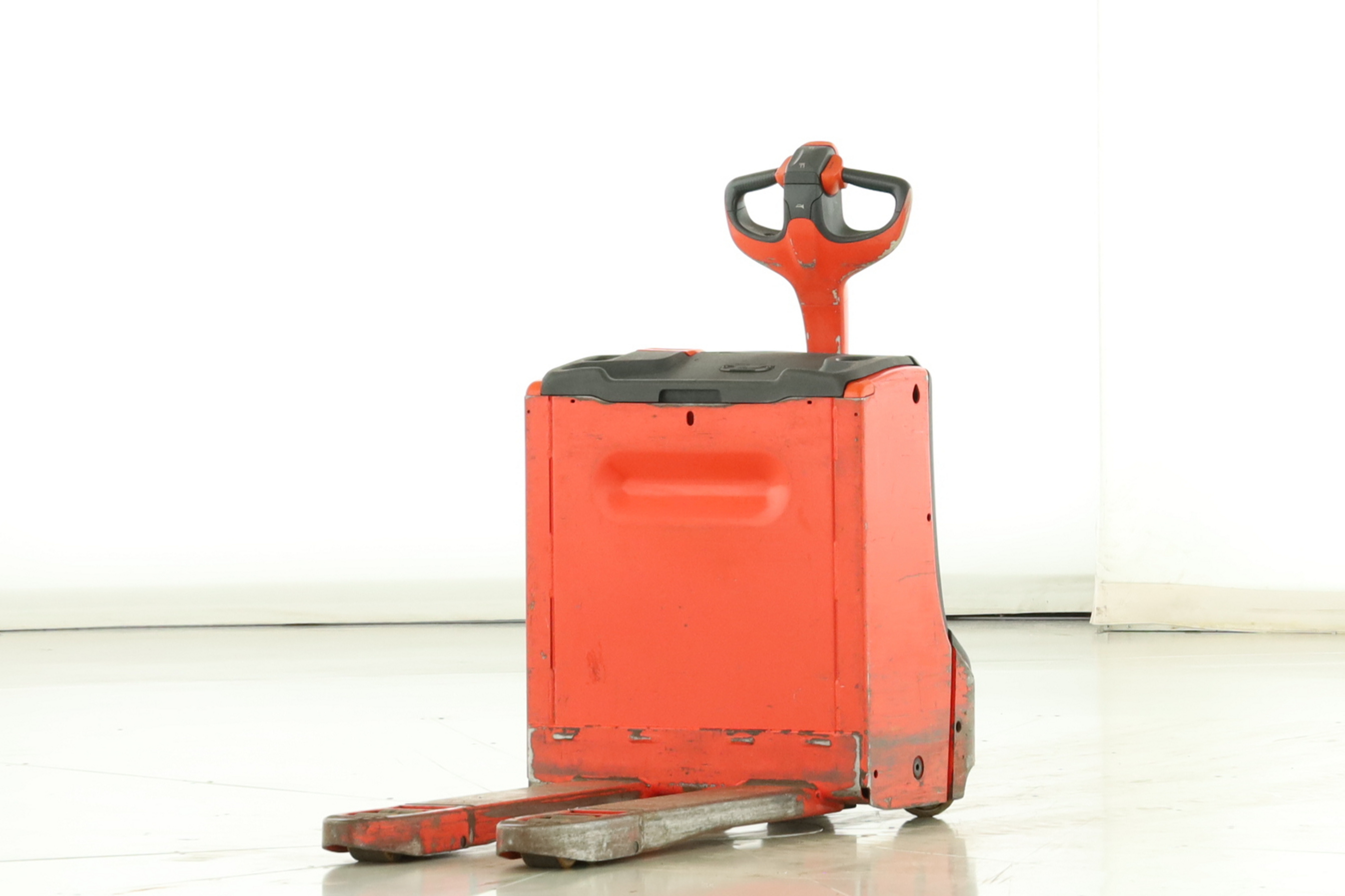 174743 Linde T-16 (1152)