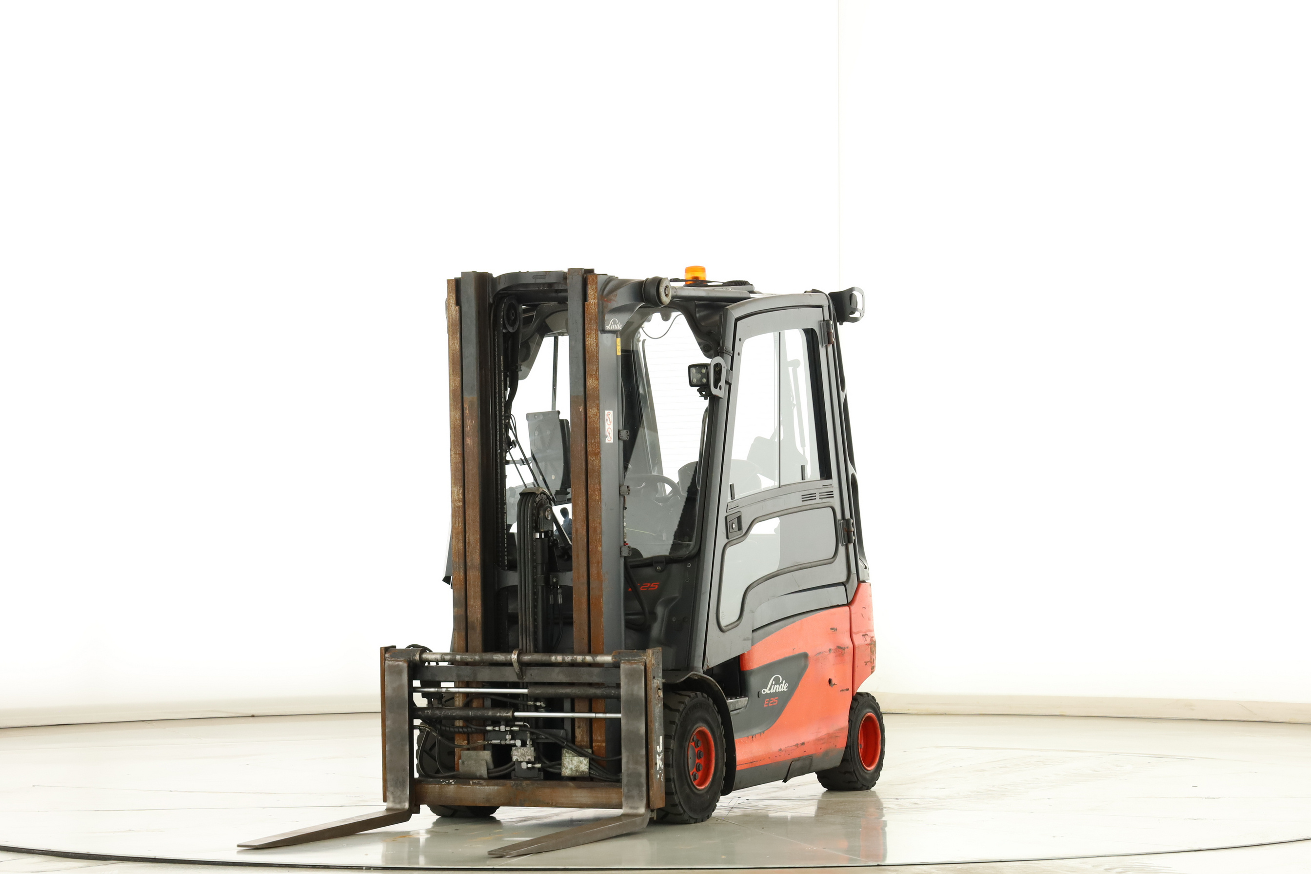 176559 Linde E-25-L-01 (387)
