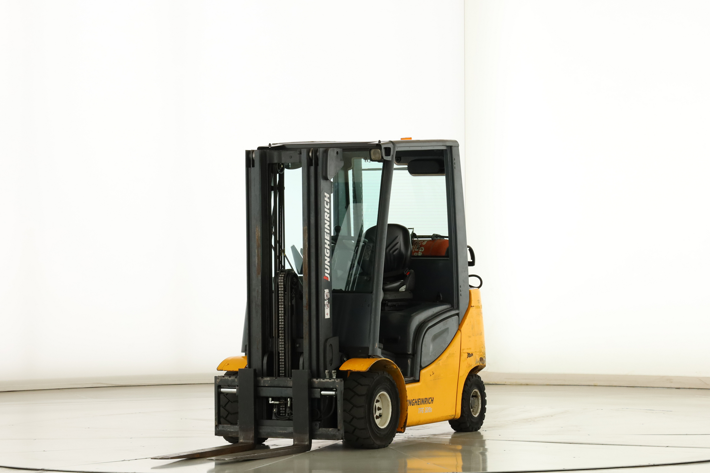 178128 Jungheinrich TFG-320-S