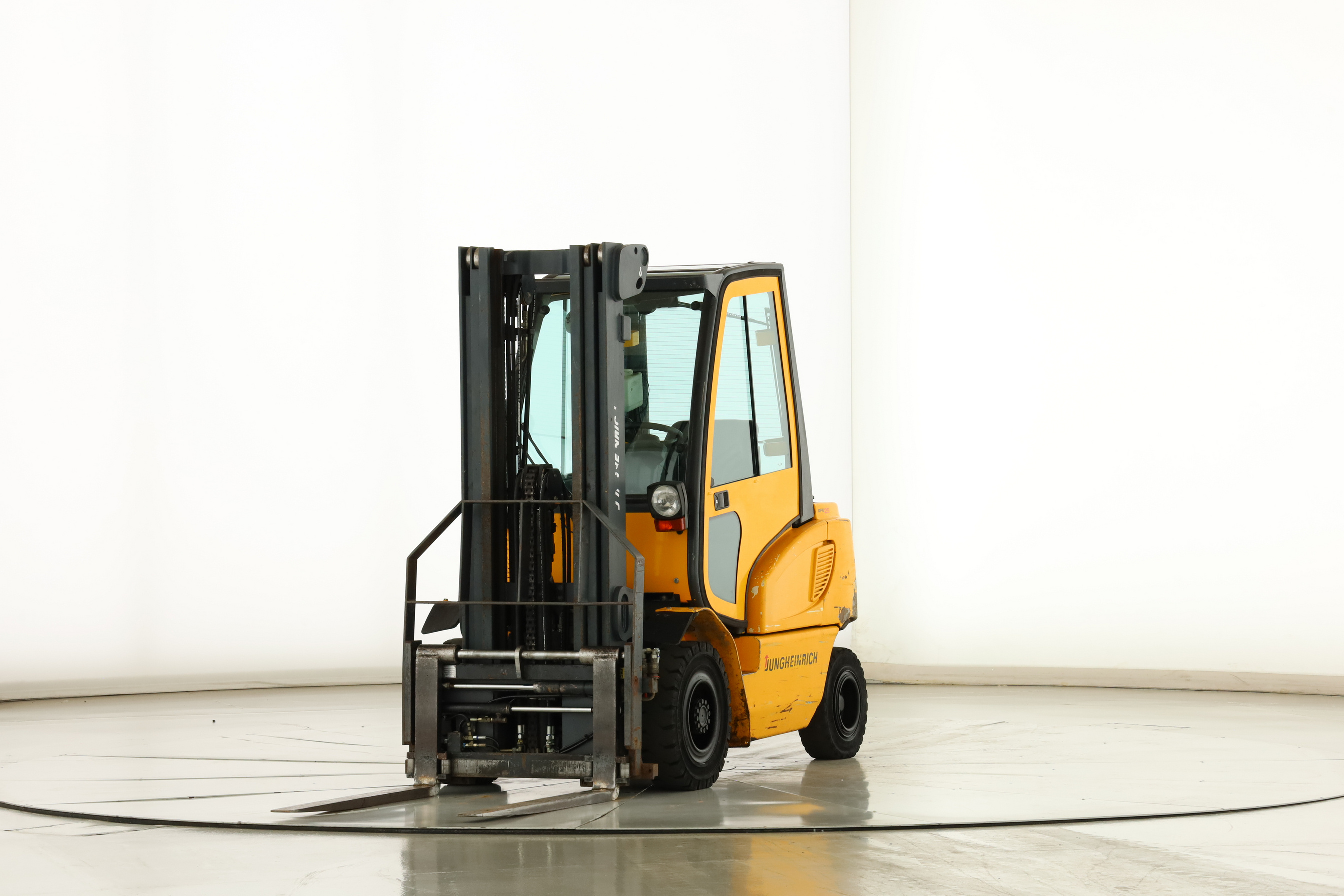 178550 Jungheinrich DFG-425-BK
